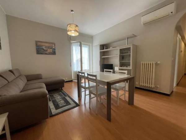 Foto ELEGANTE TRILOCALE LOANO CENTRO