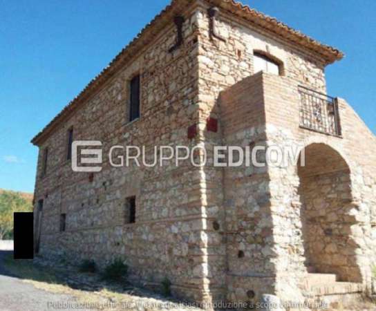 Foto Fabbricati per attivit  agricole di 149 mq  in vendita a Locri - Rif. 4504404