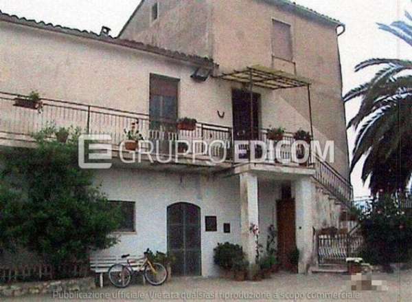 Foto Fabbricato rurale di 1450 mq  in vendita a Cosenza - Rif. 4511966