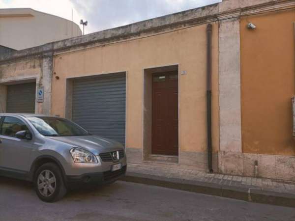 Foto Floridia vendesi casa indipendente 3 vani 108 Mq