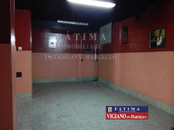 Foto FOGGIA - VENDESI - Via Isonzo, seminterrato MQ.211, zona Uff. Postale