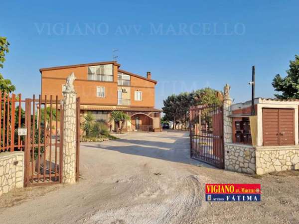 Foto FOGGIA - VENDESI - VIA LUCERA-LOC. MANFREDINI-APPARTAMENTO CON MANSARDA MQ. 181