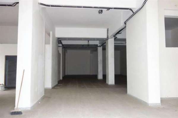 Foto FONDO COMMERCIALE di 5 vani e di 370 mq (FIRENZE) rif. AAI776