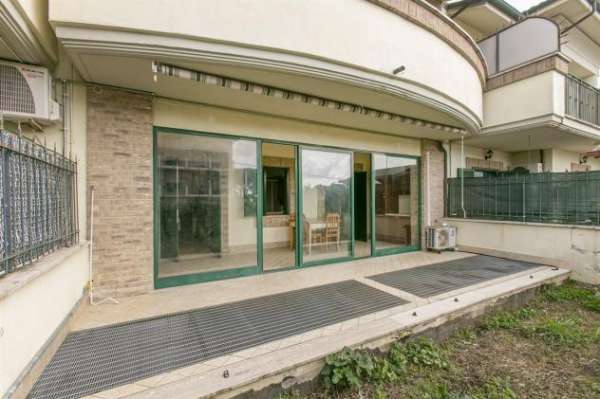 Foto Fonte Nuova - Via dei Platani Appartamento con giardino