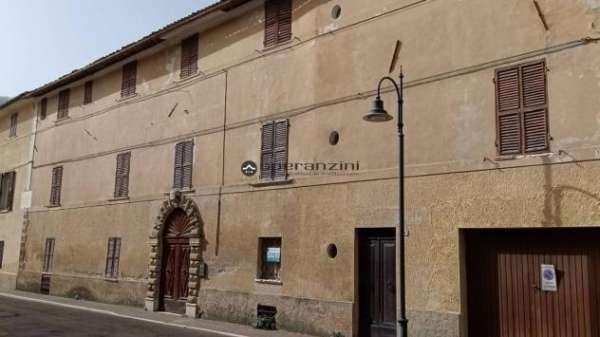 Foto Fossombrone (pu) adiacente alla zona settecentesca, in prossimit�del parco comunale carloni, zona prettamente residenziale ben servita, proponiamo i
