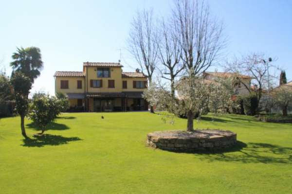 Foto Giovi - vendesi prestigiosa Villa - 12 vani 500 Mq - 3.000 mq. di parco incantevole