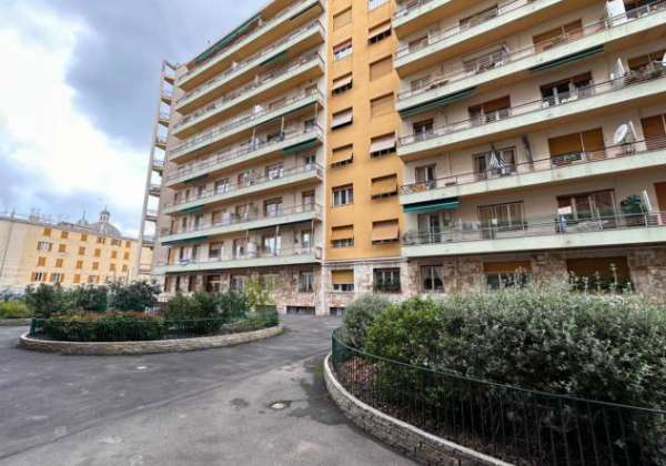 Foto GOA IMMOBILIARE VENDE 90 MQ PERFETTAMENTE RISTRUTTURATI PIANO ALTO MOLTO BEN ESPOSTO COMODO A TUTTOCOMPOSTO DA INGRESSO, CUCINA ABITABILE, SALOTTO, C
