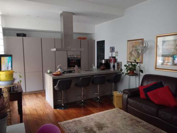 Foto GOA IMMOBILIARE VENDE IN ESCLUISIVA IN ALBARO BELLISSIMO APPARTAMENTO RISTRUTTIURATO DI 6,5 VANI COMPOSTO DA TRE CAMERE, ZONA LIVING CON CUCINA VENETA