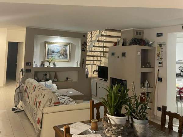 Foto Gonzaga vendesi casa indipendente 5 vani 211 Mq