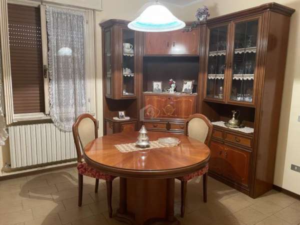 Foto Gonzaga vendesi casa indipendente 7 vani 240 Mq