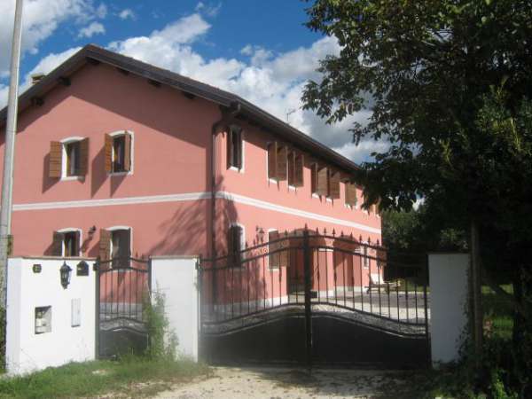 Foto GRANDE CASALE RISTRUTTURATO, PRIVATO VENDE DIRETTAMENTE