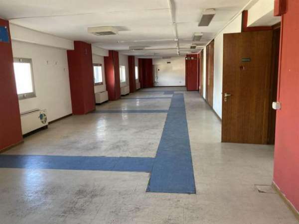 Foto Immobile centrale ideale studi medici associati, assicurazione,uffici,banche ecc.