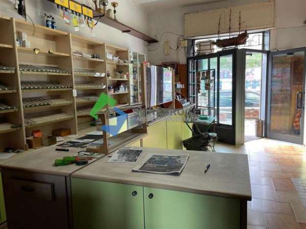 Foto Immobile Commerciale in Via Fiorentina, Siena .