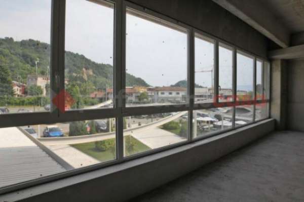 Foto Immobile di 108 m con 4 locali in affitto a Arona