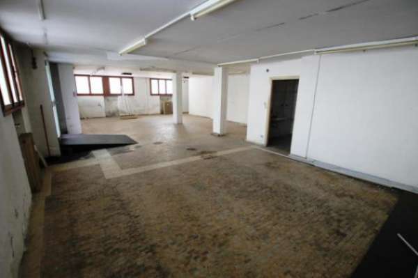 Foto Immobile di 110 m con 1 locale in vendita a Padova