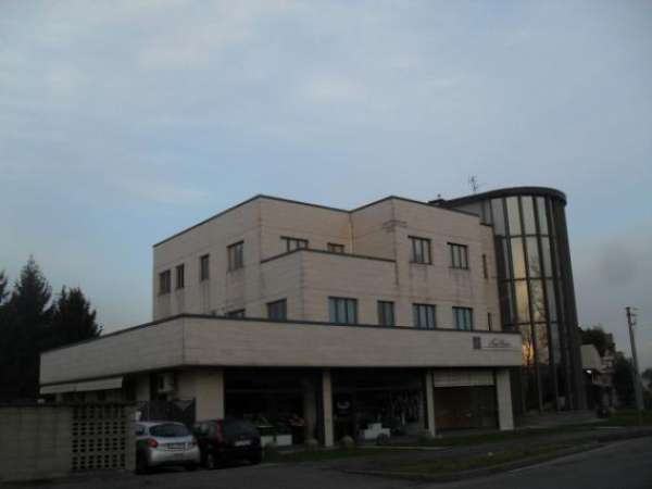 Foto Immobile di 120 m con 3 locali in vendita a Nova Milanese