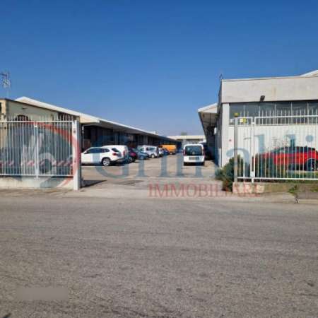 Foto Immobile di 135 m con 2 locali in vendita a Opera