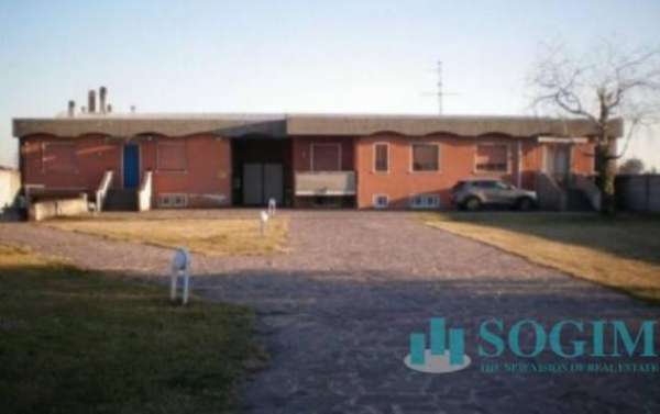 Foto Immobile di 1745 m con 3 locali in vendita a Turbigo