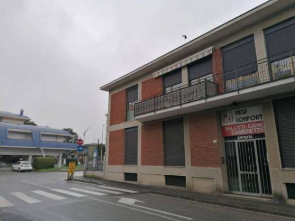 Foto Immobile di 185 m con 2 locali in vendita a Lissone