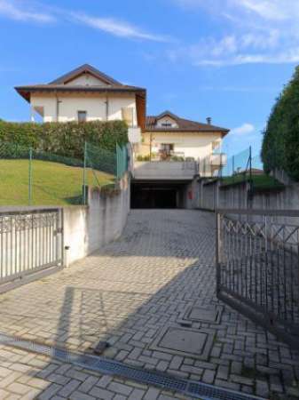 Foto Immobile di 200 m in vendita a Jerago con Orago