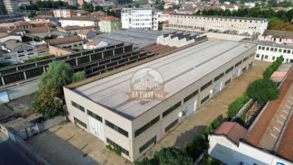 Foto Immobile di 2050 m con 2 locali in vendita a Voghera