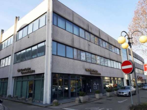 Foto Immobile di 210 m con 5 locali in vendita a Legnano