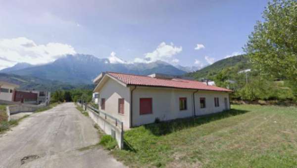 Foto Immobile di 2520 m con 4 locali in vendita a Castelli