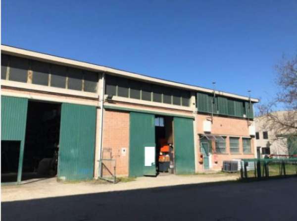Foto Immobile di 323 m con 2 locali in vendita a Calderara di Reno