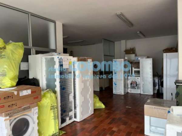 Foto Immobile di 350 m in vendita a Brescia