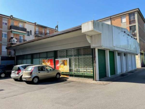Foto Immobile di 500 m con 2 locali in vendita a Bergamo