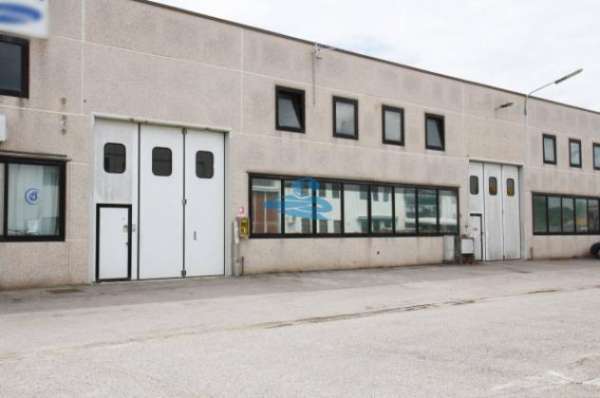 Foto Immobile di 600 m con 5 locali in vendita a Ravenna