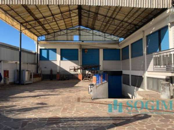 Foto Immobile di 736 m con 5 locali in vendita a Cinisello Balsamo