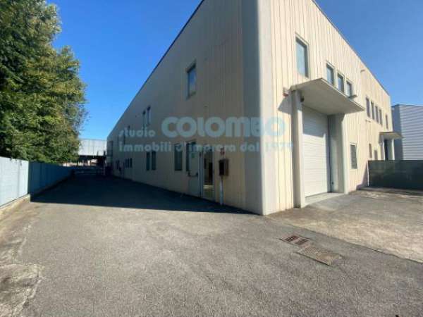 Foto Immobile di 900 m con 3 locali in vendita a Torbole Casaglia