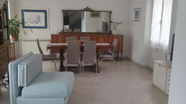 Foto IMMOBILE DI PRESTIGIO di 8 vani e di 260 mq (VIAREGGIO - Viareggio Citt  Giardino) rif. 592