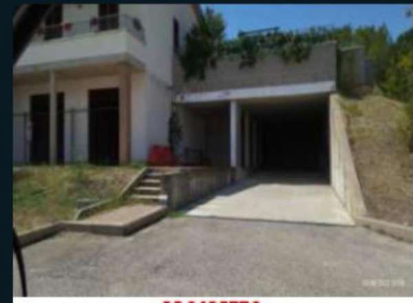Foto Immobile in asta di 101 m con pi� di 5 locali e box auto doppio in vendita a Monte Castello di Vibio