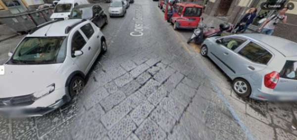 Foto Immobile in asta di 105 m in vendita a Napoli