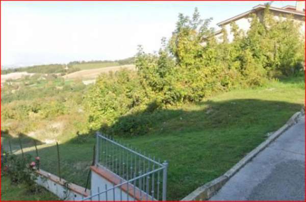 Foto Immobile in asta di 1289 m in vendita a Cingoli