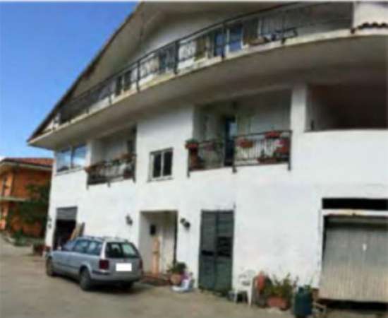 Foto Immobile in asta di 1320 m con pi� di 5 locali in vendita a Mendicino