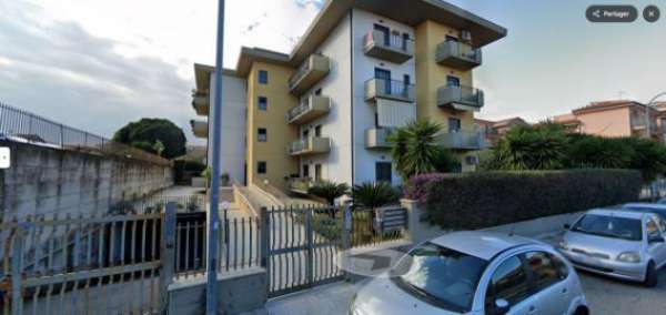 Foto Immobile in asta di 137 m con 3 locali e box auto in vendita a Giarre