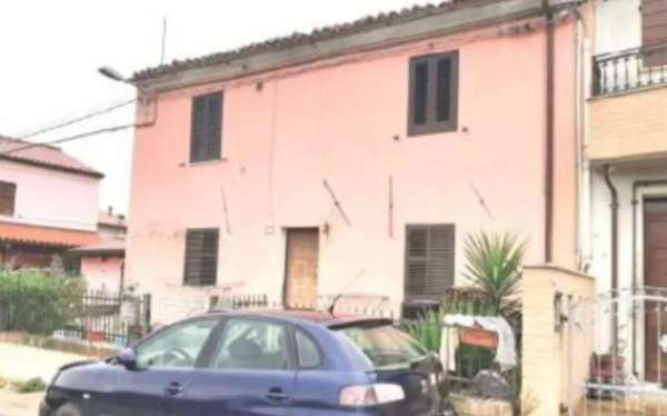 Foto Immobile in asta di 138 m con 3 locali in vendita a Fano