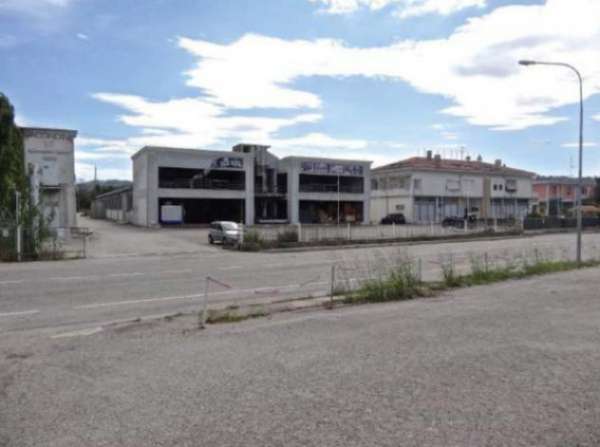 Foto Immobile in asta di 179 m con pi� di 5 locali in vendita a Montelabbate