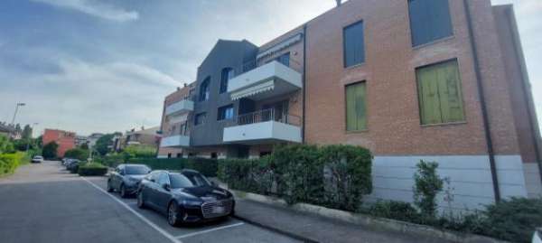 Foto Immobile in asta di 209 m con pi� di 5 locali e box auto doppio in vendita a Mirano