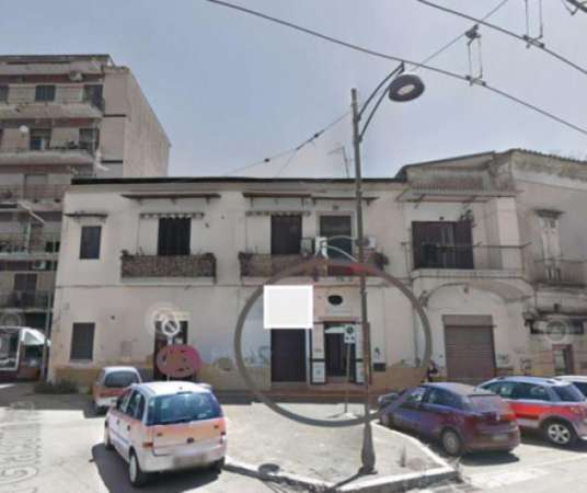 Foto Immobile in asta di 22 m con pi� di 5 locali in vendita a Melito di Napoli
