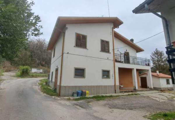 Foto Immobile in asta di 233 m in vendita a Rieti