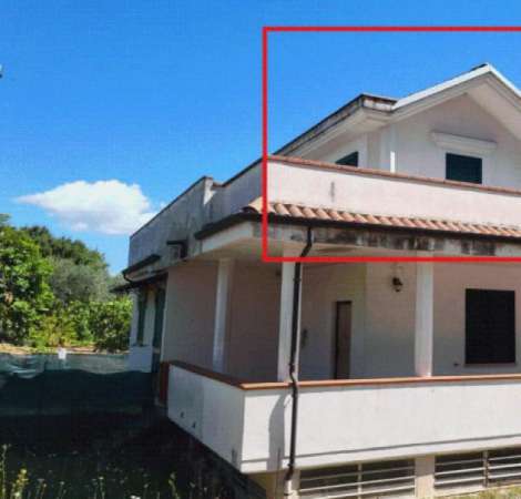 Foto Immobile in asta di 235 m in vendita a Sant'Angelo a Cupolo
