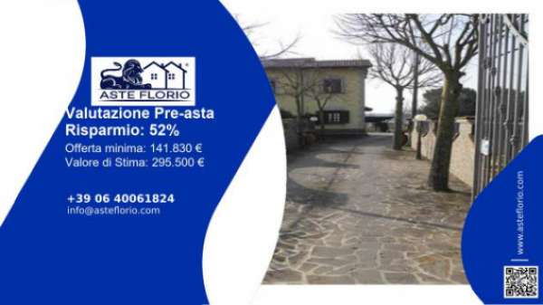 Foto Immobile in asta di 250 m con pi� di 5 locali e box auto in vendita a Cortona