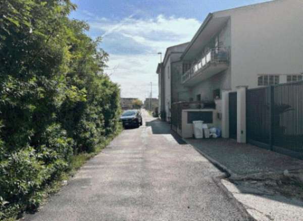 Foto Immobile in asta di 295 m con 3 locali in vendita a Capua