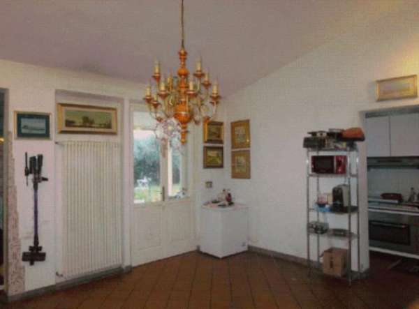 Foto Immobile in asta di 316 m in vendita a Cascina