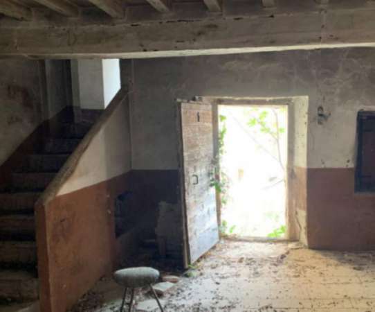 Foto Immobile in asta di 366 m con pi� di 5 locali in vendita a Matelica
