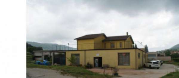 Foto Immobile in asta di 582 m con pi� di 5 locali in vendita a Scheggia e Pascelupo